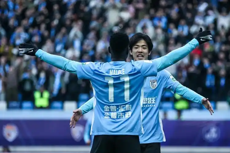 武汉三镇4-1大连英博卡迪斯破门赛季首胜