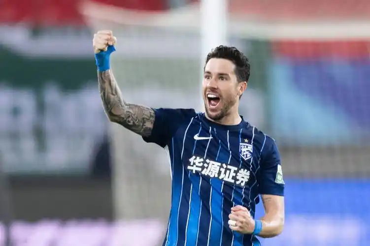武汉三镇4-1大连英博绍尔复出卡迪斯远射