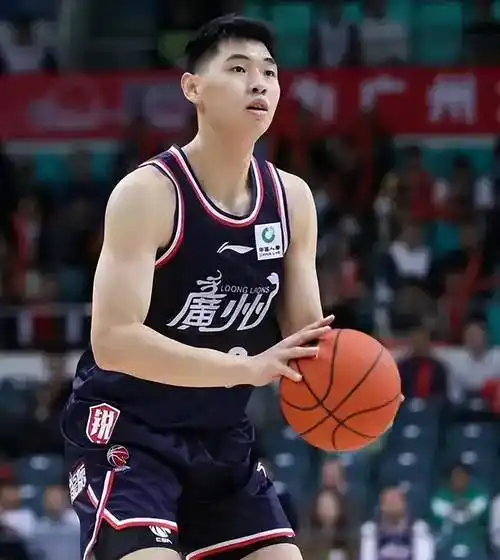 广东男篮主场对阵辽宁男篮崔永熙赛季首秀