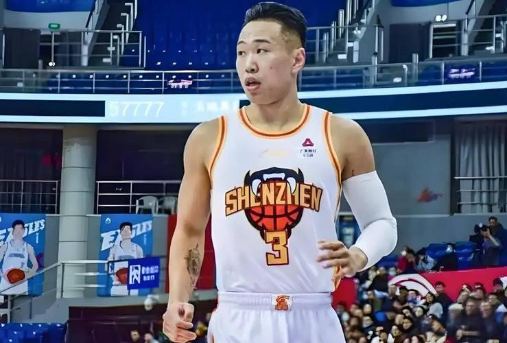 CBA深圳队vs广州队半场58-47贺希宁史密斯合砍32分