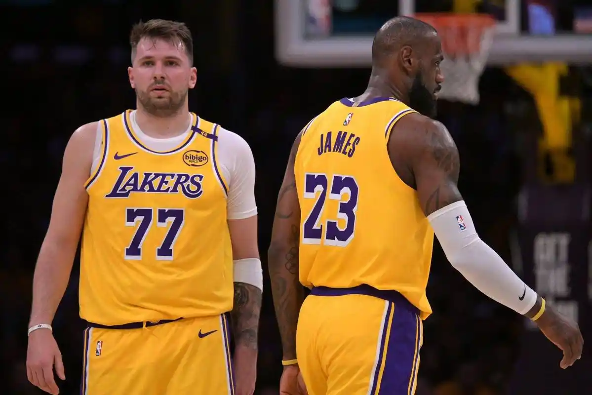 詹姆斯埃克萨姆冲突事件NBA规则解读东契奇崛起湖人战术调整