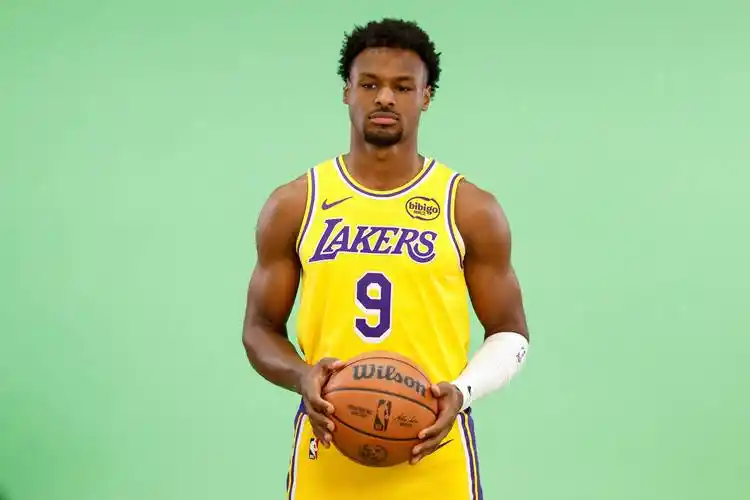 布朗尼詹姆斯湖人55顺位当选父子同台NBA历史首例崔永熙签约开拓者