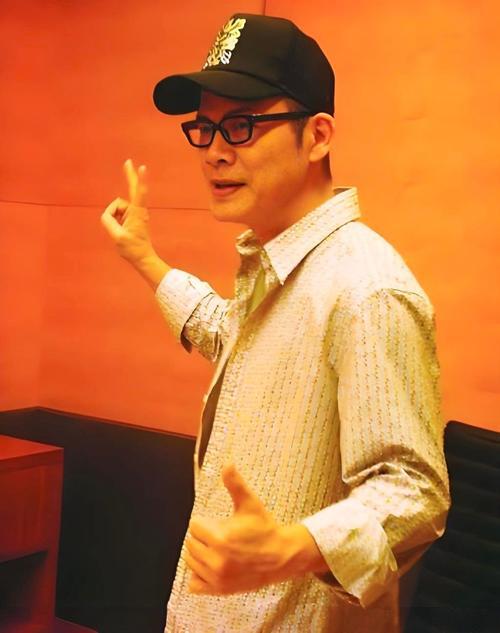 华语乐坛50位代表性歌手及其音乐特征概述