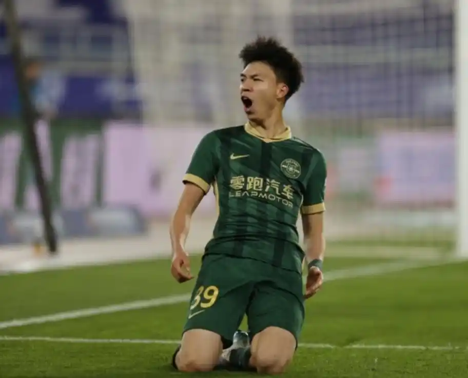 中超浙江队4-1青岛海牛王钰栋双响赛后混采视频引热议