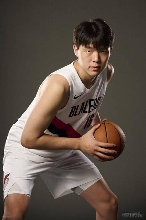 杨汉森肘击事件与斯普利特NBA成长史对比分析
