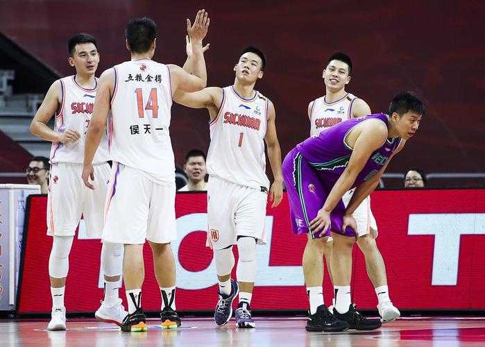 CBA常规赛广东对阵四川三节63-32领先