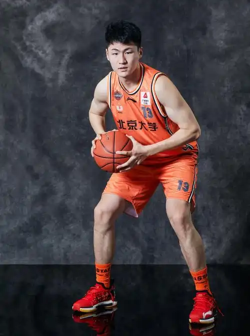 CBA常规赛同曦vs北控赵柏清上半场13分6篮板