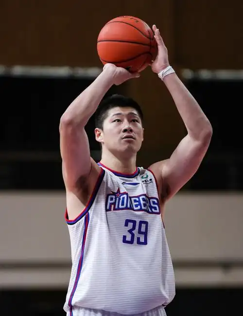 李佳益转会北京首钢：广东青训中锋2024年加盟CBA球队