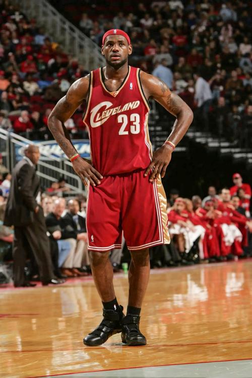 勒布朗·詹姆斯高中夺冠到NBA MVP