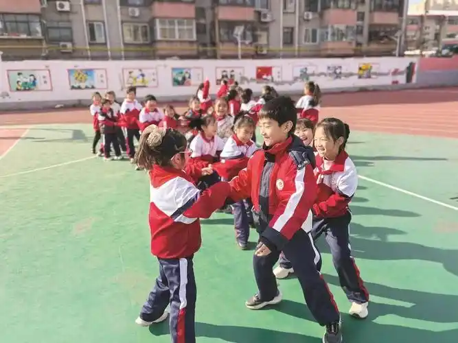 老鹰捉小鸡是不是体育比赛