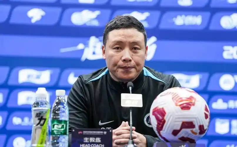 深圳新鹏城客战成都蓉城 中超联赛首轮五粮液文化体育中心开赛