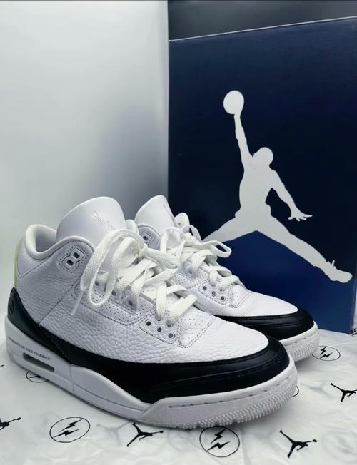 迈克尔乔丹与Fragment x AJ3大闪电联名鞋款解析